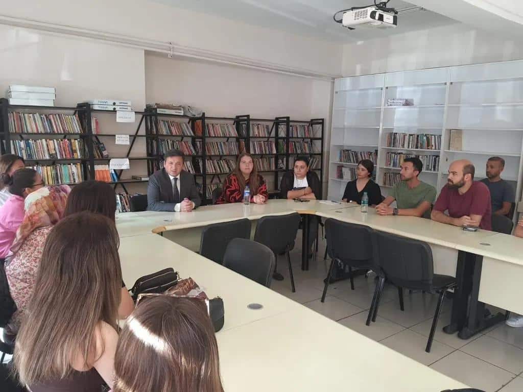 İlçe Milli Eğitim Müdürümüz Sayın Cevat Dervişoğlu,  ilçe zümre başkanları toplantılarına katılarak, okul zümre başkanları ile bir araya geldi.