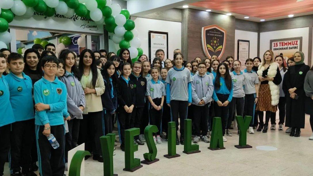1-7 Mart Yeşilay Haftası kapsamında İlçemiz Ali Karay Ortaokulunda 'Bağımlılık' konulu resim sergisinin açılışını İlçe Milli Eğitim Müdürümüz Cevat Dervişoğlu tarafından gerçekleştirildi.