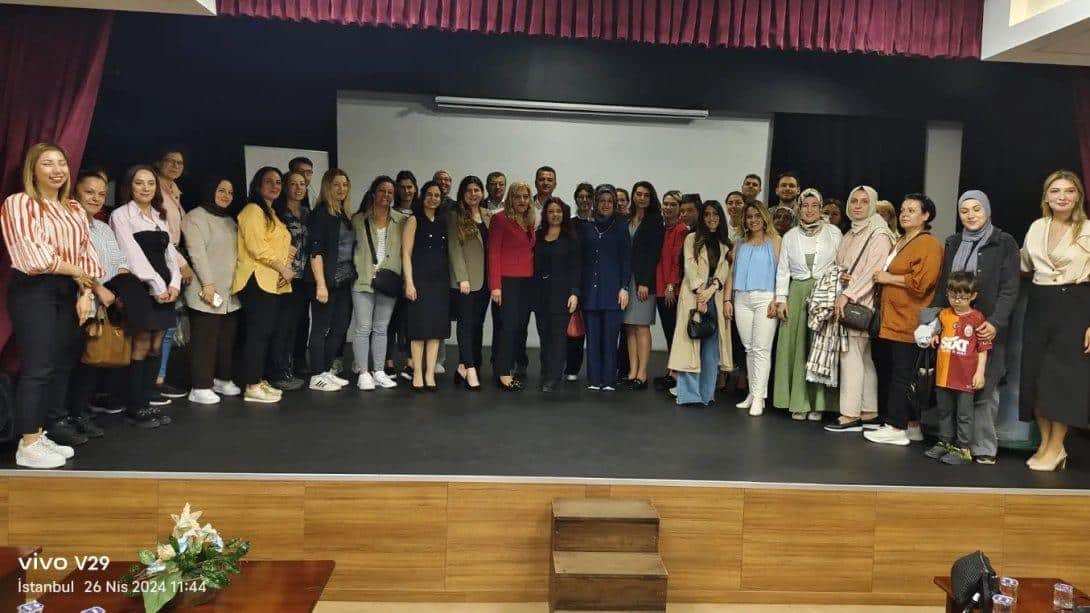 Prof. Dr. Ebru Köksal, Öğretim Görevlileri H.Zelal Bingöl, Bedriye Çelik ve Buse Kerigan tarafından veli ve öğretmenlerimize yönelik 